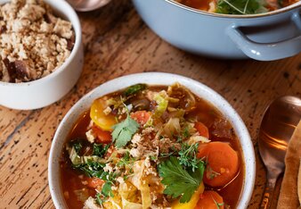 Veggie Weißkohl Eintopf mit Räuchertofu | © SONNENTOR